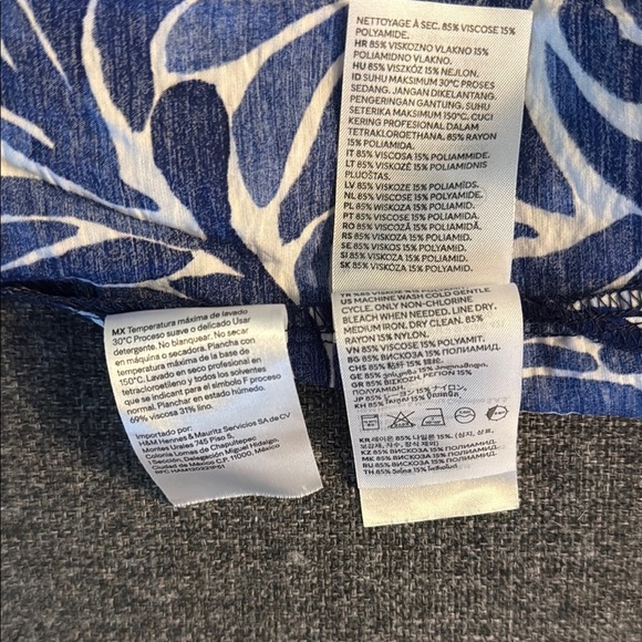 H&M Blue and White Patterned Women's Top - Picture 8 of 9